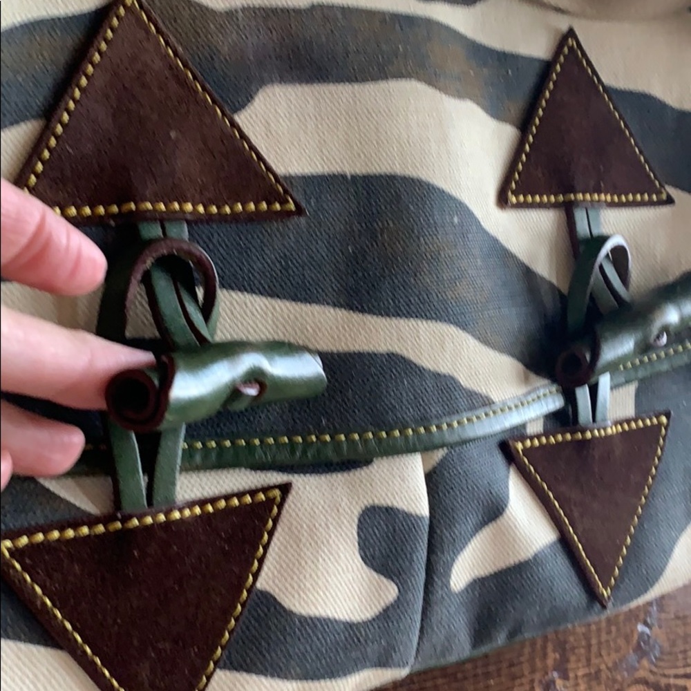 Dooney & Bourke zebra messenger bag - Picture 3 of 7